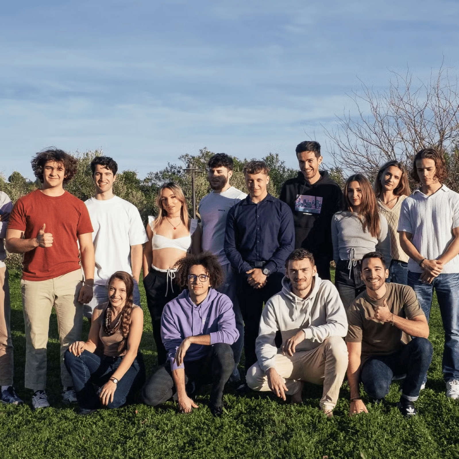 Photo de groupe en extérieur